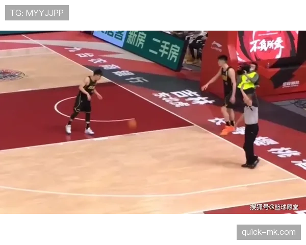 篮球比赛中球出界的判定标准究竟是什么？