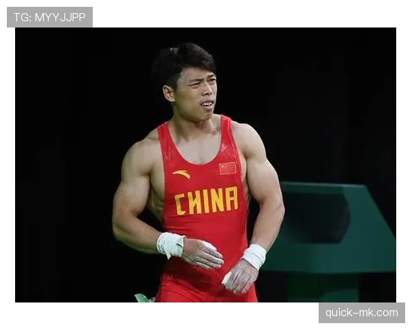 谌利军居然穿得比明星还时髦，这篮球圈啥时候成T台了？